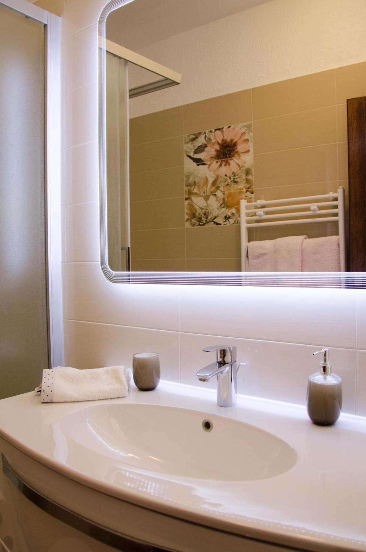 Guesthouse Ruza Сень Екстер'єр фото