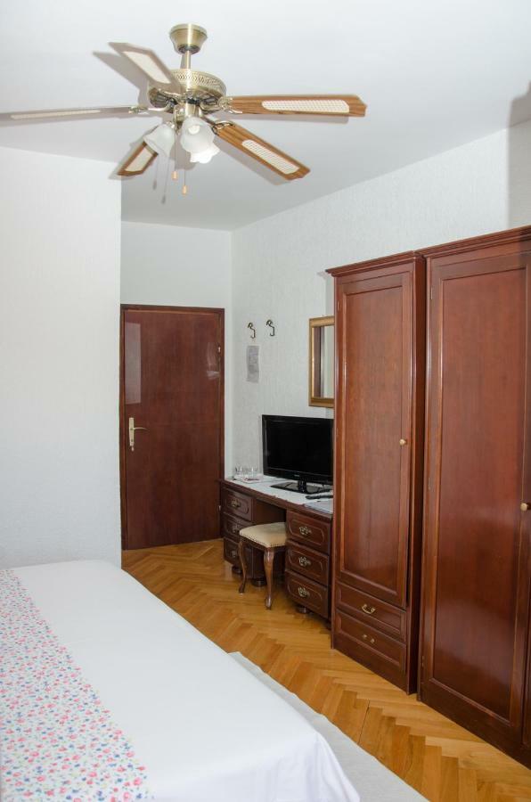 Guesthouse Ruza Сень Екстер'єр фото