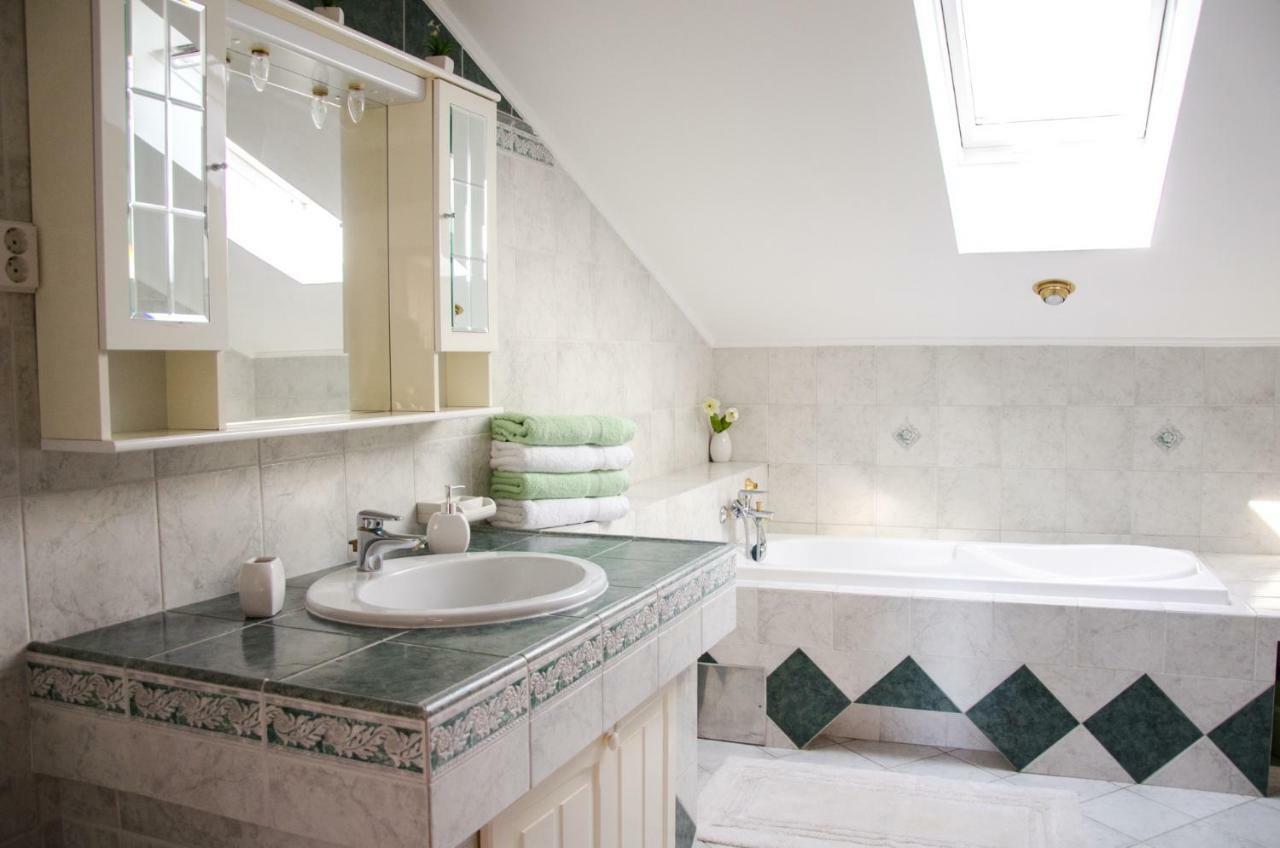 Guesthouse Ruza Сень Екстер'єр фото